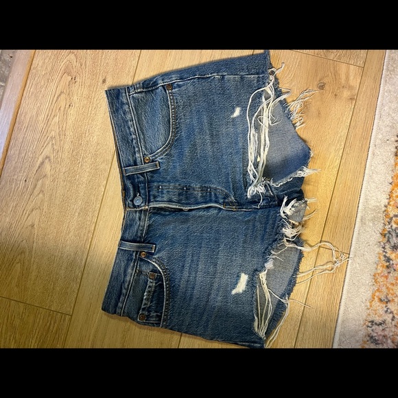Levi dark wash shorts - Picture 2 of 4